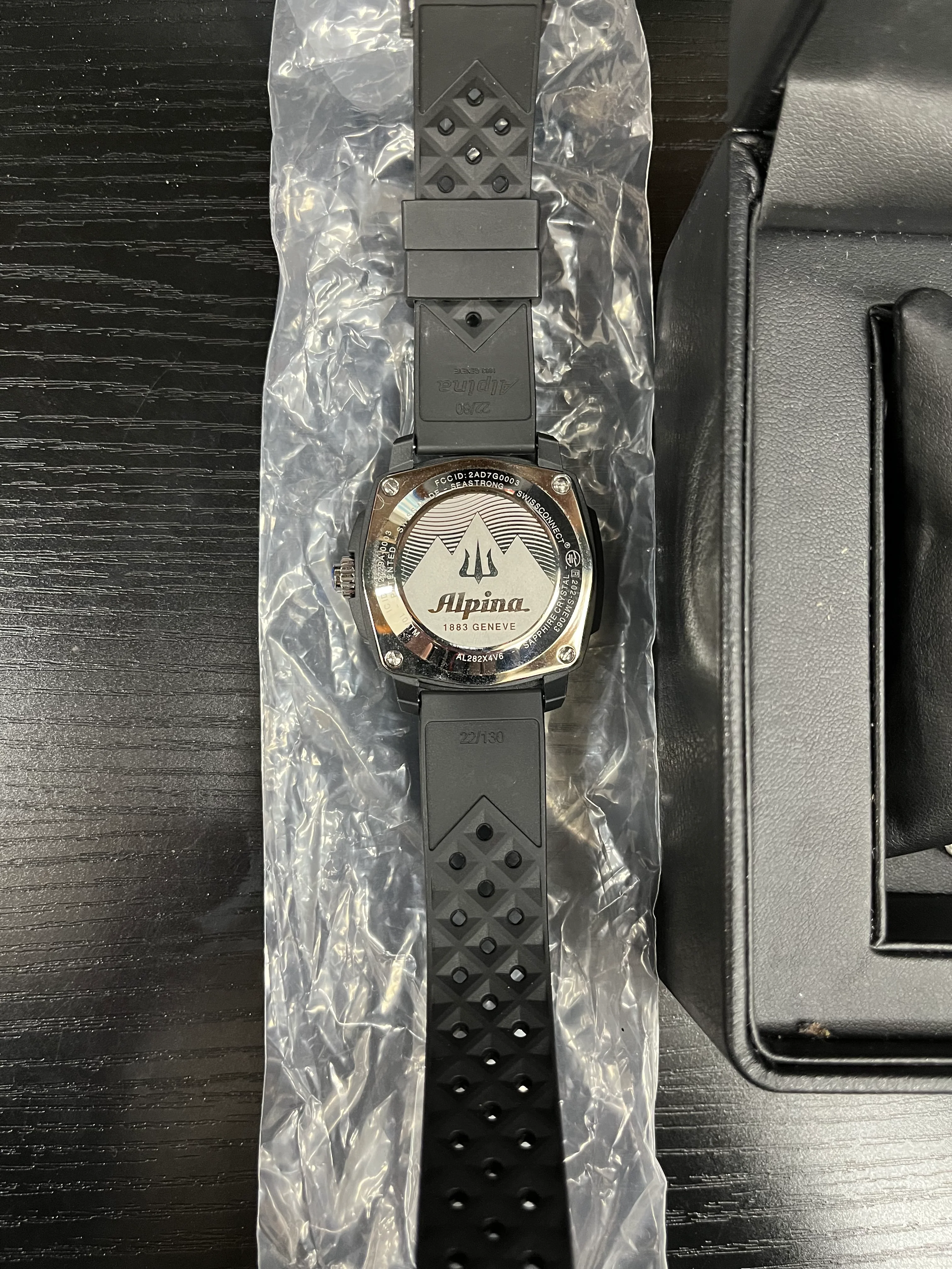 Alpina Men's AL-282LBO4V6 Horological Smart Watch Analog Display Quartz Black Watch - Image 3