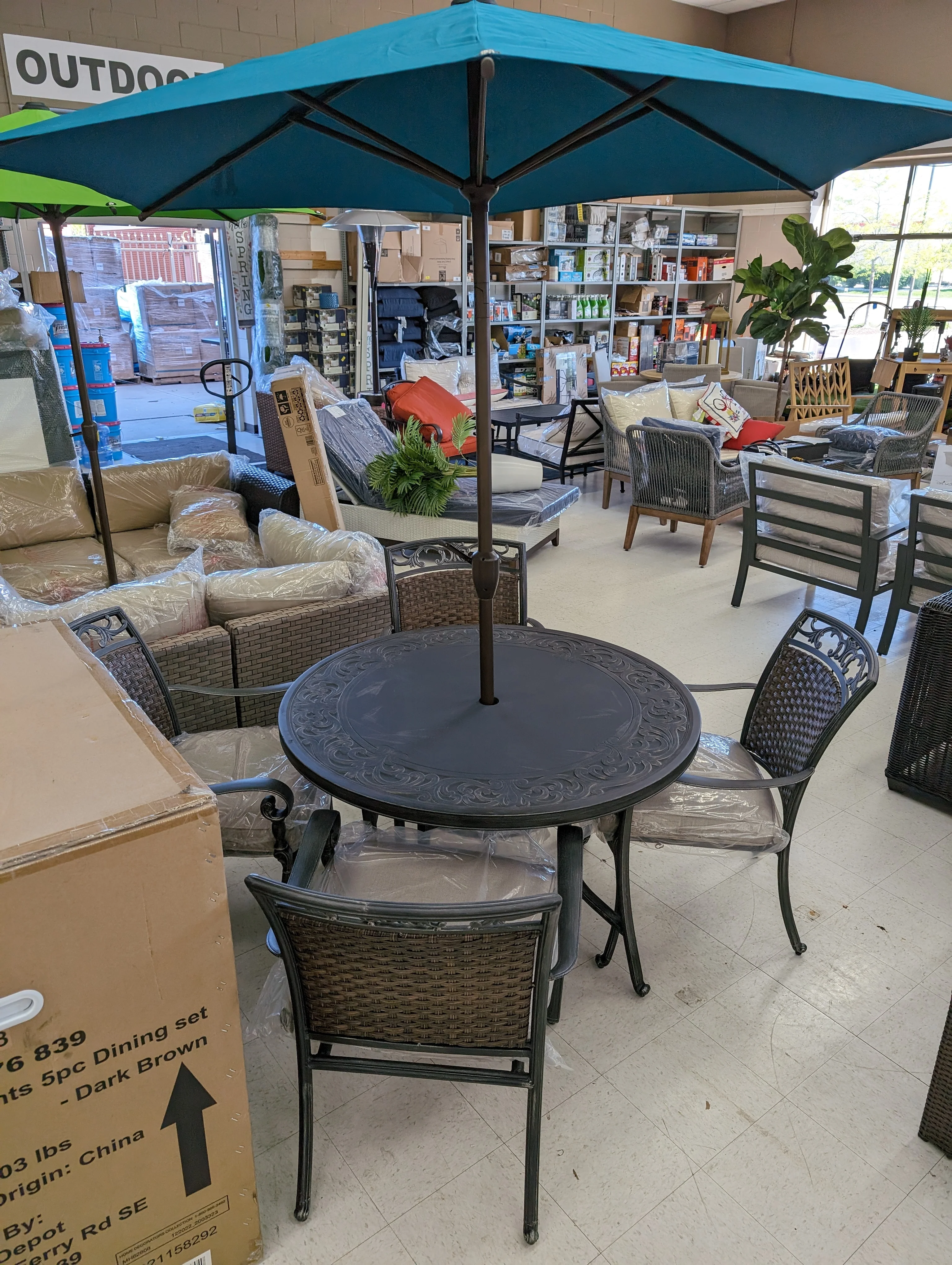 Wilshire Heights 5 PC Cast Aluminum Dining Set - Image 2